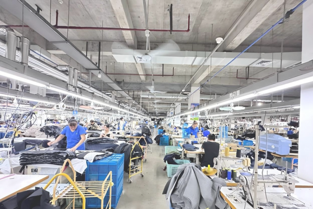 low MOQ clothing manufacturer in China small batch apparel production factory